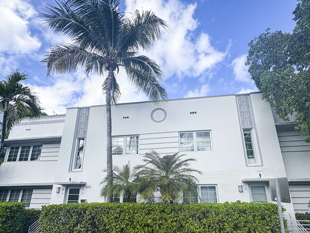 Michigan Place Condo photo 2